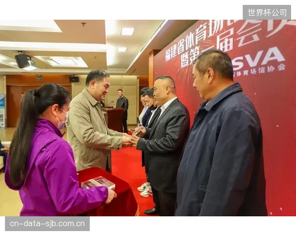 当青少年运动员因围板安全问题受伤，场馆方、设备商和协会谁应是第一责任人？